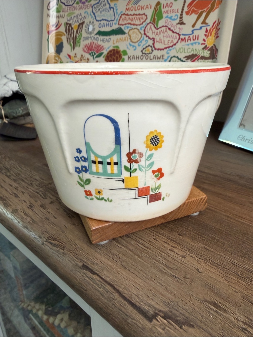 Vintage Universal Canbridge Decorative Pot in Cream with Red Rim